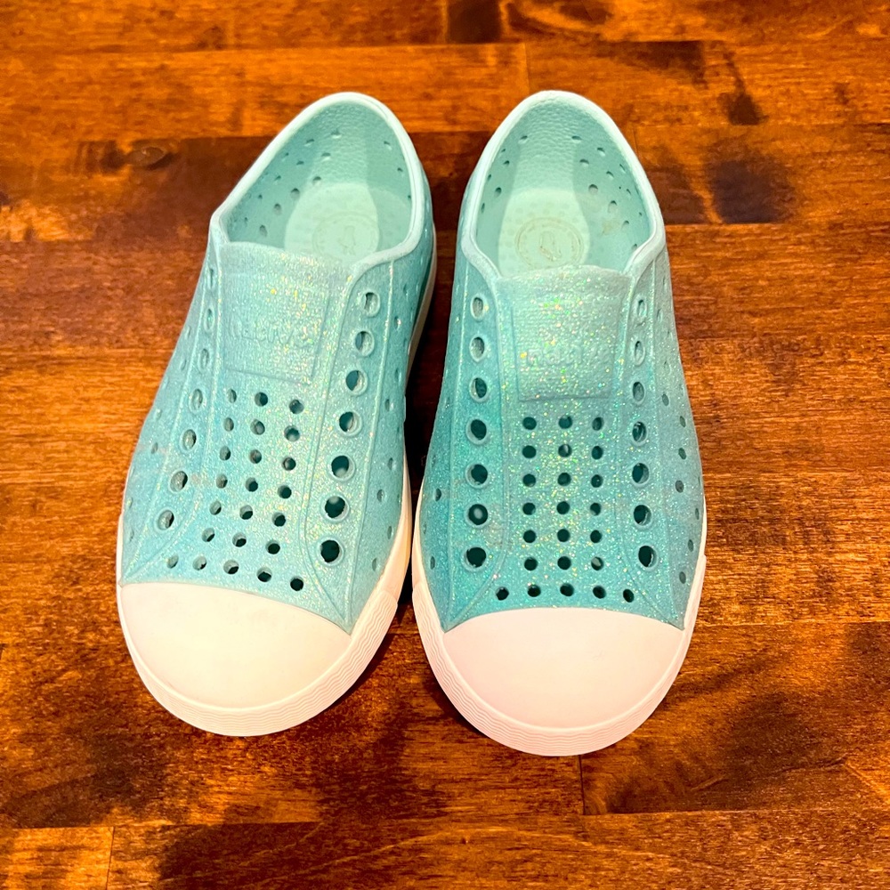 Native Jefferson Toddler shoes blue glitter — EUC